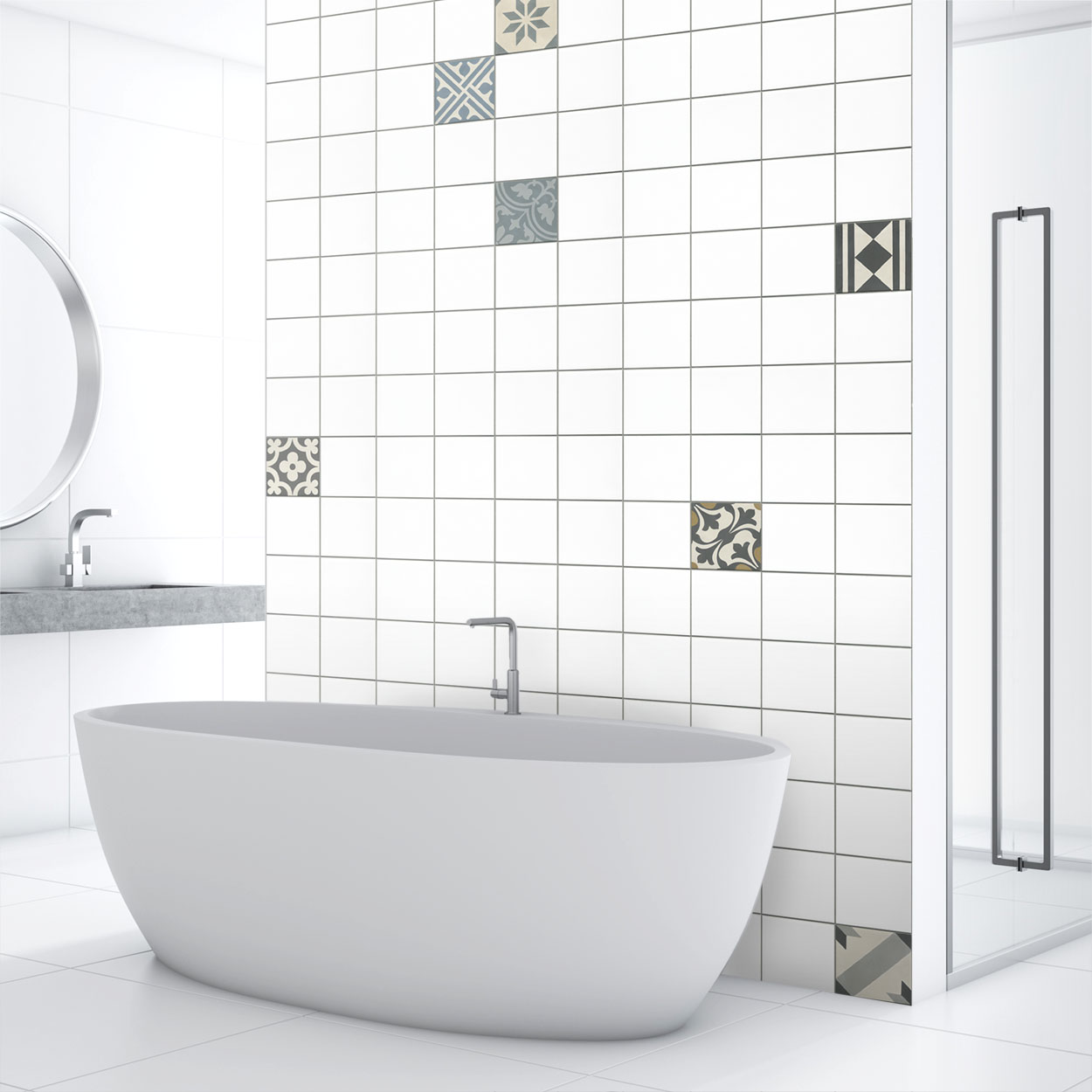 Weiße Badezimmereinrichtung, Badewanne und Dusche